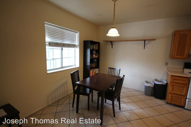 Building Photo - 655 E 600 N