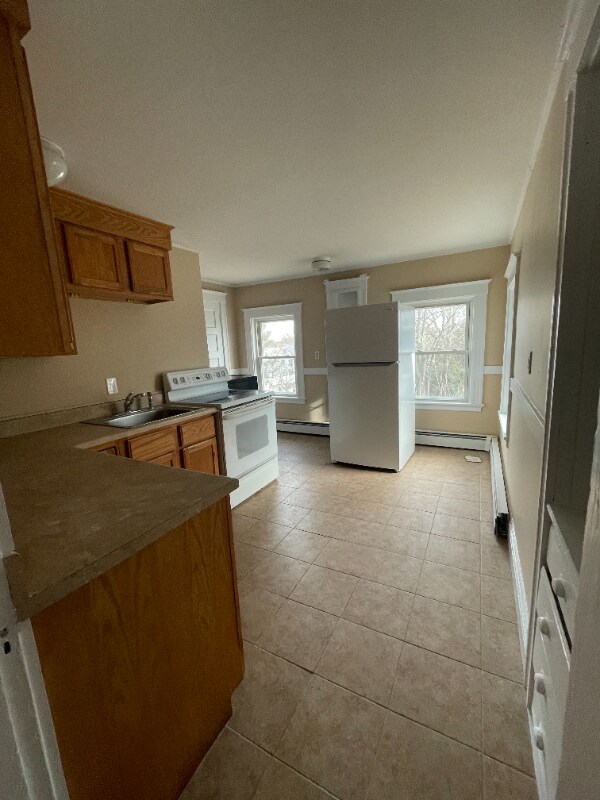5 Concord Terrace Unit 5, Framingham, MA 01702 Room for Rent in