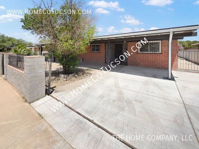 Building Photo - Charming 1970's Brick Home with Modern Upg...