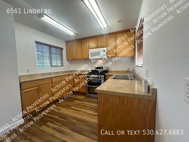 Building Photo - NEW Reduced Price. Adorable 2-bedroom cott...