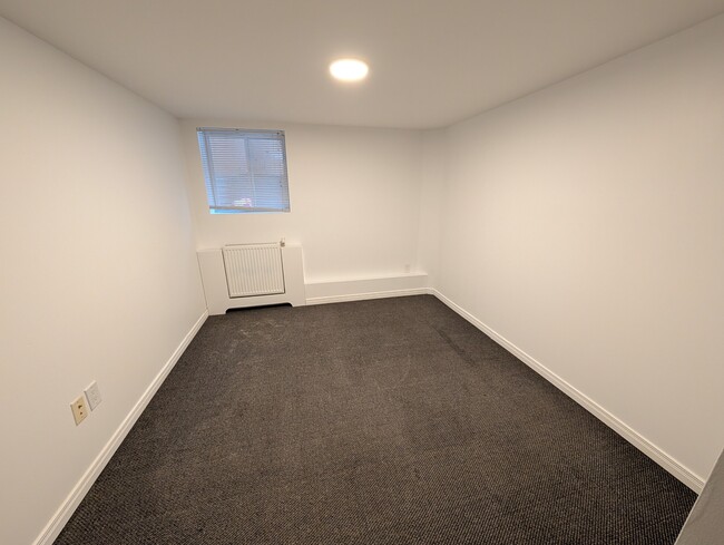 Building Photo - 324 Laurier Ave E