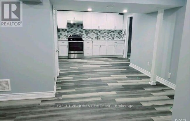 Building Photo - 905 Stoutt Cres