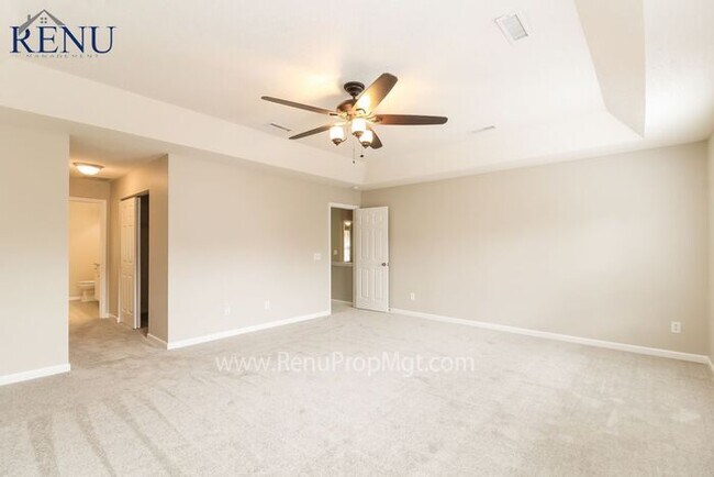 Foto del edificio - This home is available for NO CONTACT show...