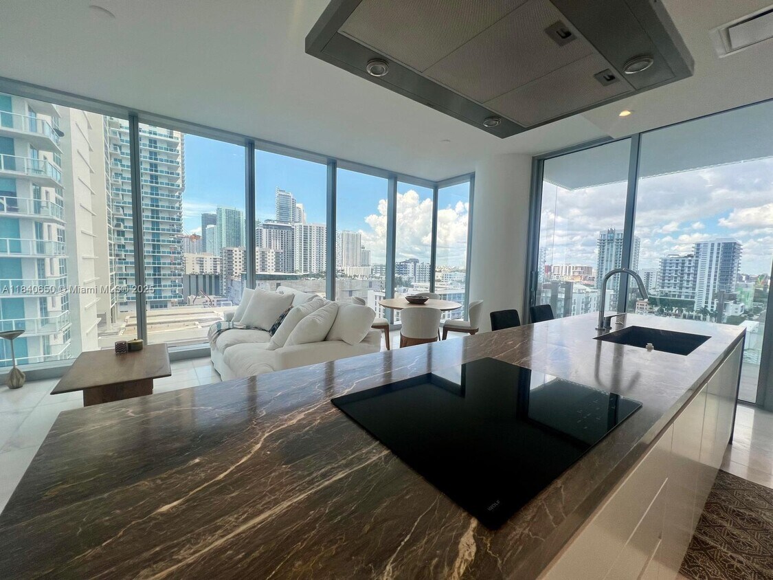 Foto principal - 700 NE 26th Terrace