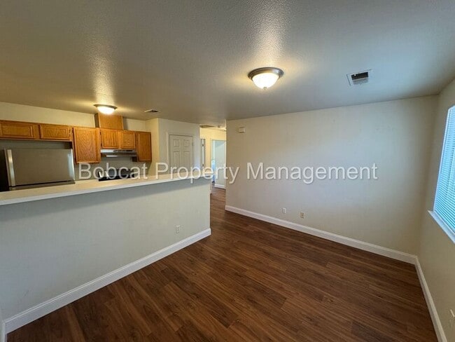 Building Photo - 976 Latigo Dr