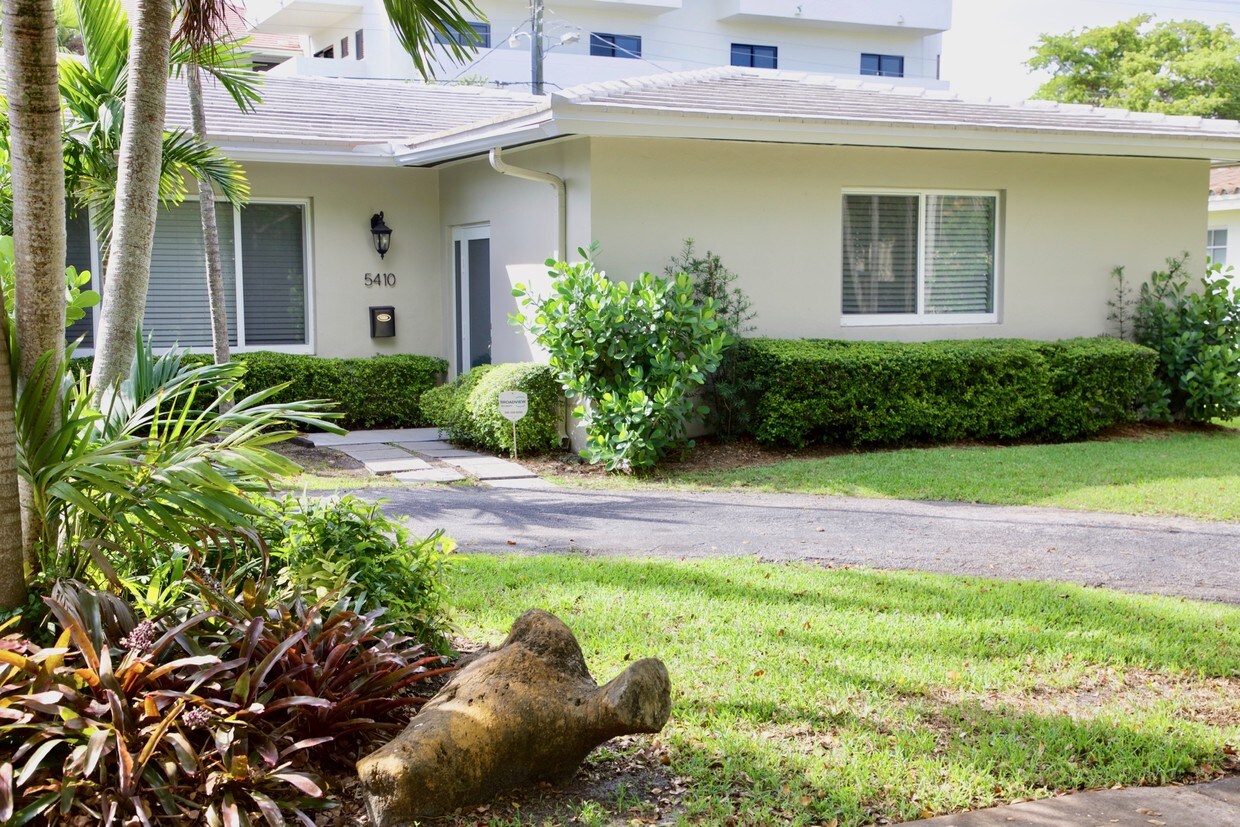 5410 Orduna Dr, Coral Gables, FL 33146 Townhouse for Rent in Coral