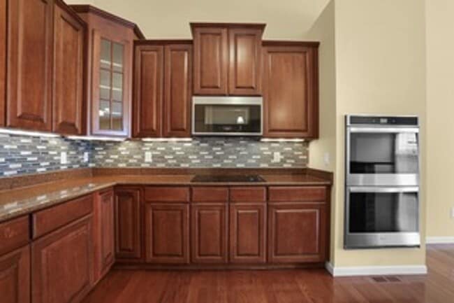 Building Photo - 6855 Kensington Dr