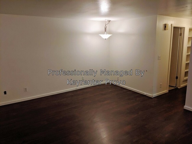 Foto del edificio - 823 W Heather Ln