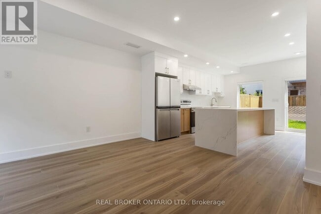 Photo du bâtiment - 72 Jones Ave