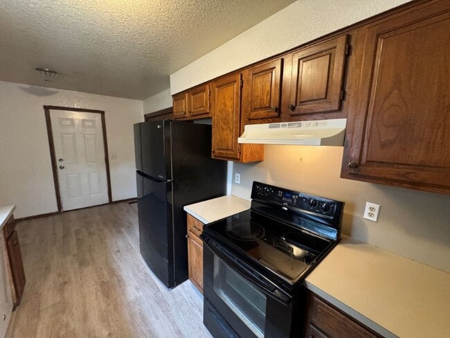 Foto del edificio - 2 bed duplex in Mustang, fenced yard, laun...