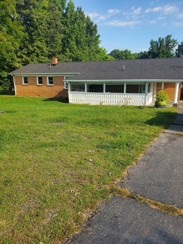 Foto del edificio - 12745 Martinsville Hwy