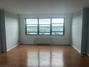 Building Photo - 285 Aycrigg Ave