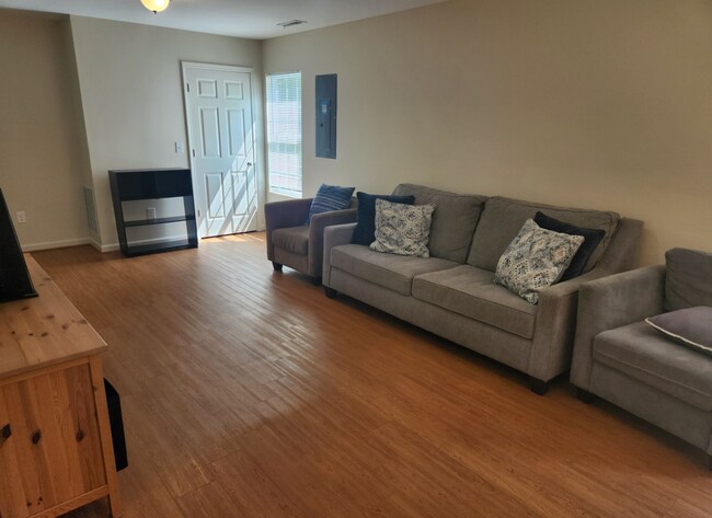 Foto del edificio - 1024 Ranch Dr