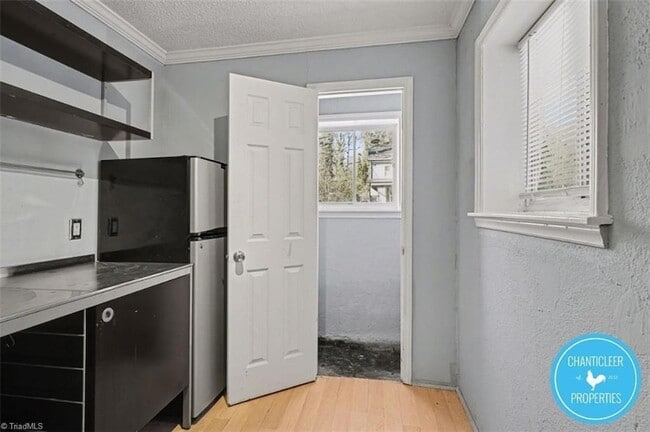 Building Photo - 1047 W Academy St