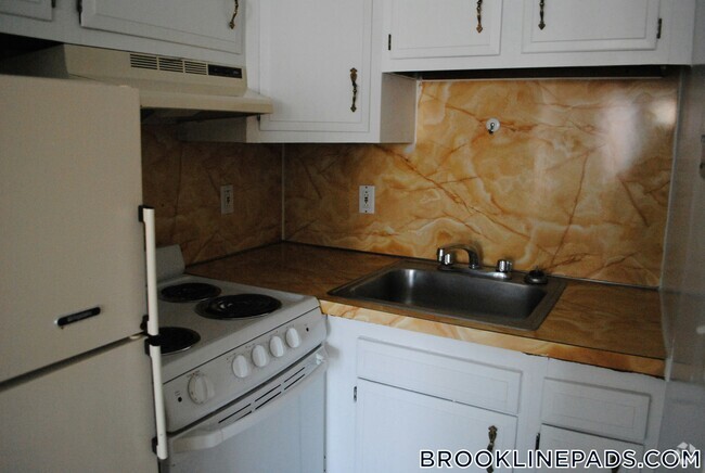Building Photo - 1223 Beacon St