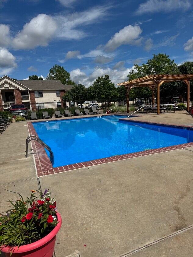 Piscina de agua salada brillante - The Ridge of Haysville