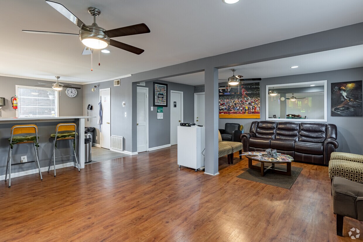 Shamrock Gardens Apartments in Atlanta, GA