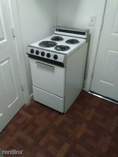 Building Photo - Studio, 1 bath Triplex - 813 Baker St. 3C