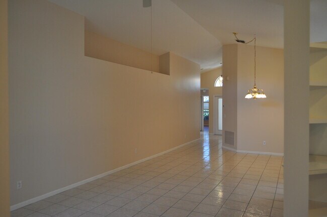 Building Photo - 1592 Carriage Brooke Dr