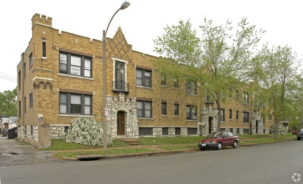 Primary Photo - 3841 Giles Ave