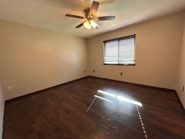 Building Photo - Beautiful 4 Bed 2 Bath Home