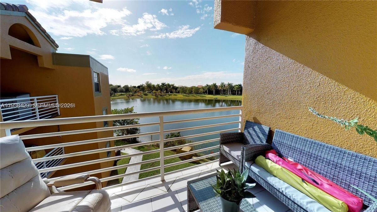 Foto del edificio - 9735 Fontainebleau Blvd