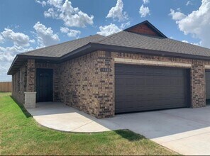 Building Photo - 1837 Cypress Ln