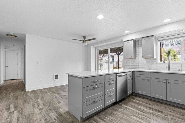Building Photo - 16480 SW Gleneagle Dr