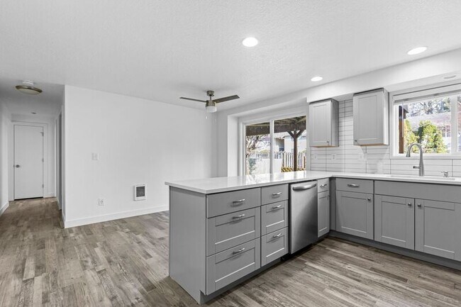 Foto del edificio - 16480 SW Gleneagle Dr