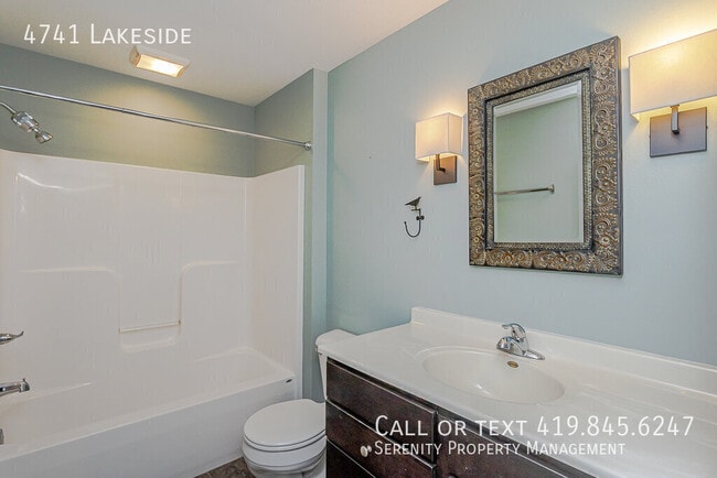 Building Photo - 4741 Lakeside-