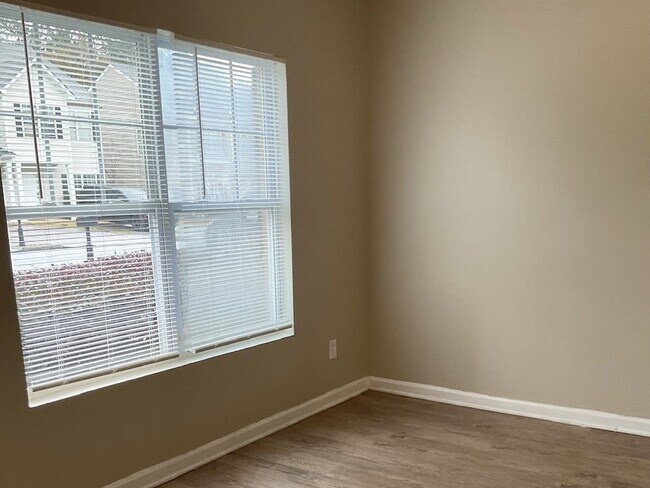 Building Photo - 2225 Bigwood Trl