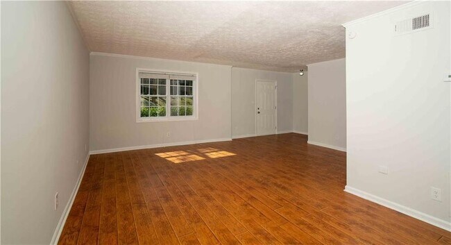 Foto del edificio - 390 N River Pkwy