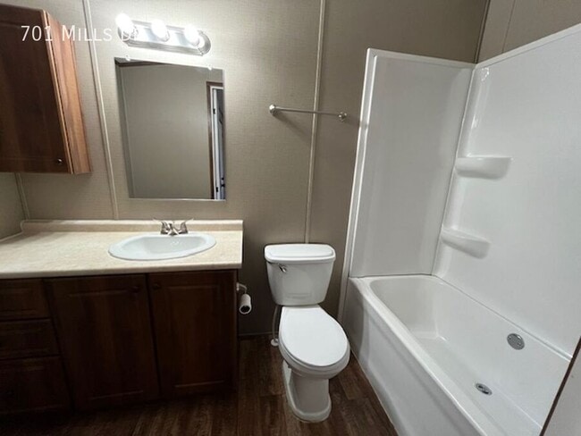 Foto del edificio - 701 E Mls Dr