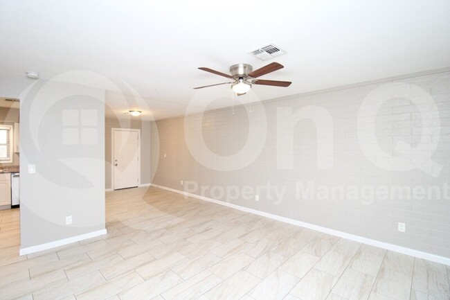 Building Photo - 1300 W Lily Pl
