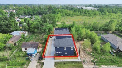 Building Photo - 8102 Crestview Dr
