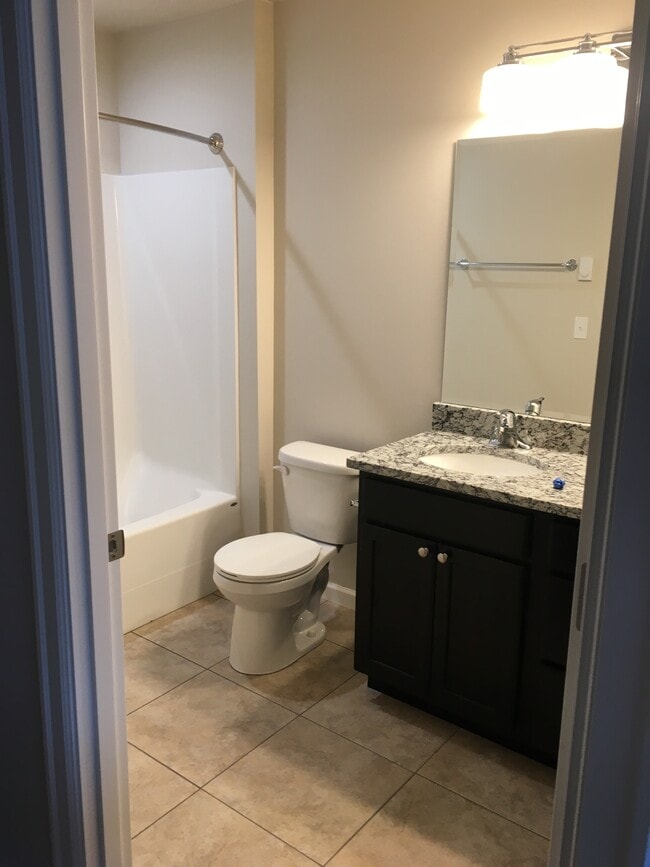 Apartment bathroom - 2161 Jackson Hwy
