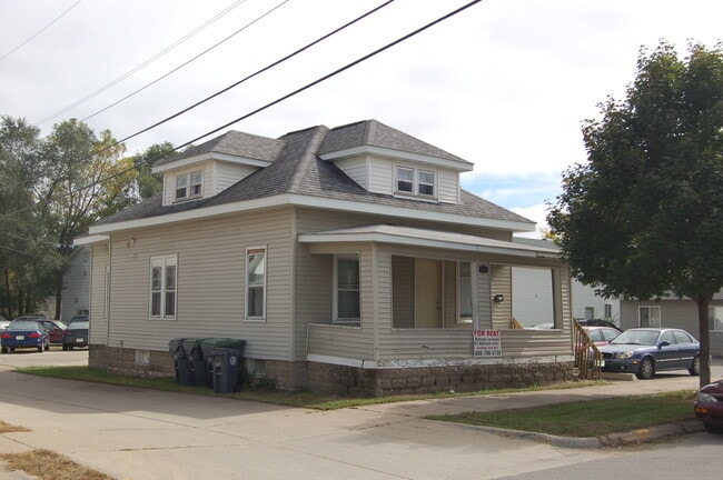 Building Photo - 212 10th St N