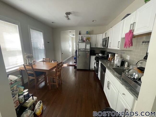 Building Photo - 6 Rice St