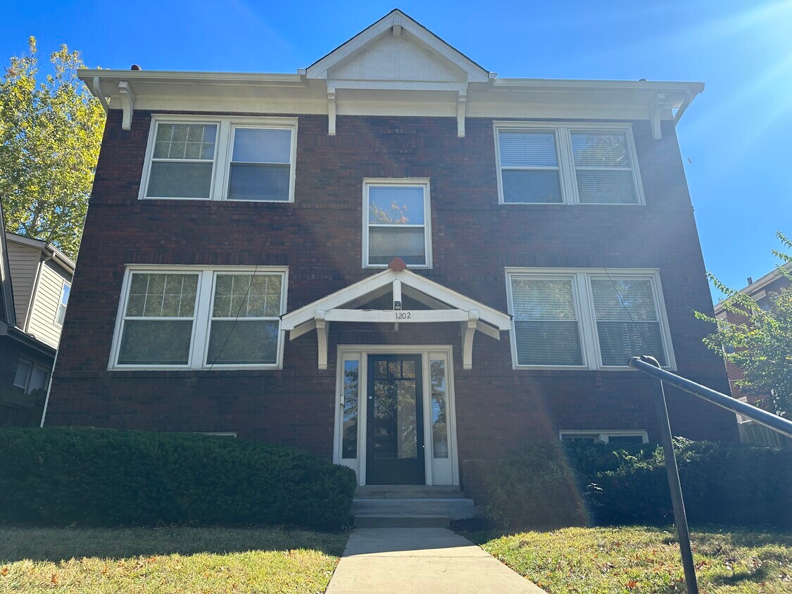 Primary Photo - 1202 Woodland Dr