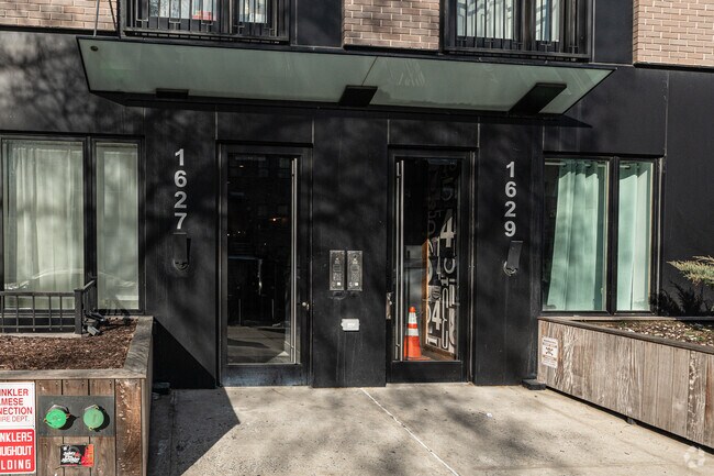 Building Entrance - 1627 Pacific St