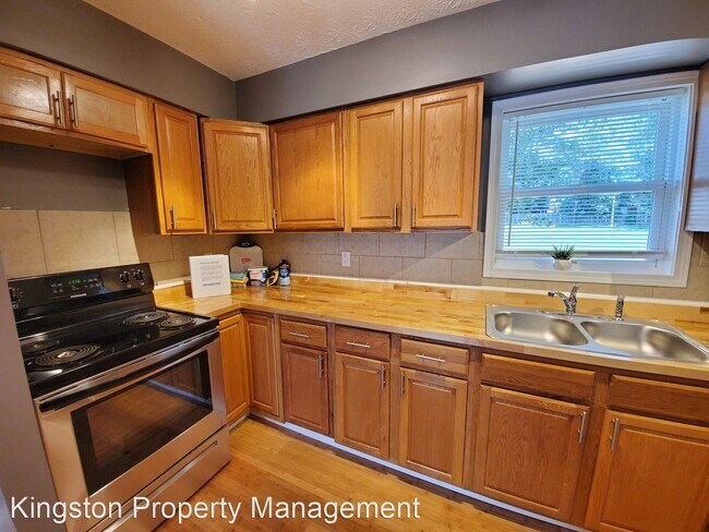 Building Photo - 3 br, 1.5 bath House - 185 Hedgewood Ct.