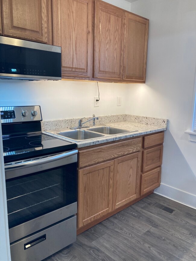 New granite counter top - 512 S Broadway