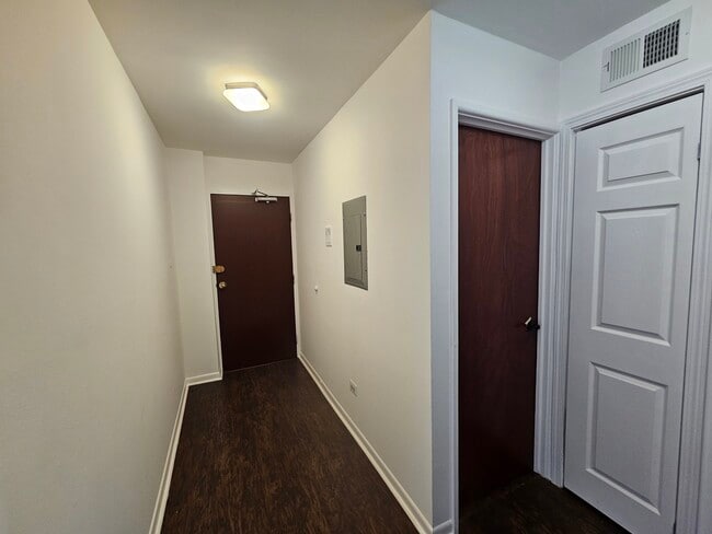 Foto del edificio - 2250 N Lincoln Ave