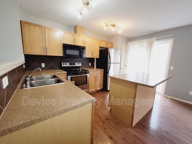 Photo du bâtiment - 2051 Towne Centre Blvd NW