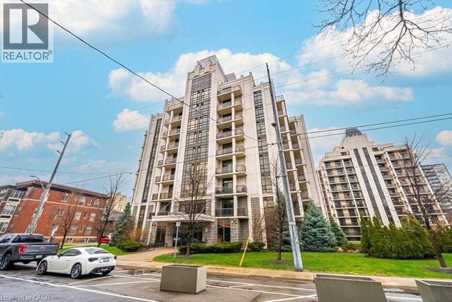 Building Photo - 90 Charlton Ave W