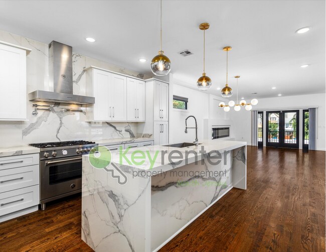 Building Photo - Modern 4-Bedroom, 4-Bath Home – Luxury Liv...