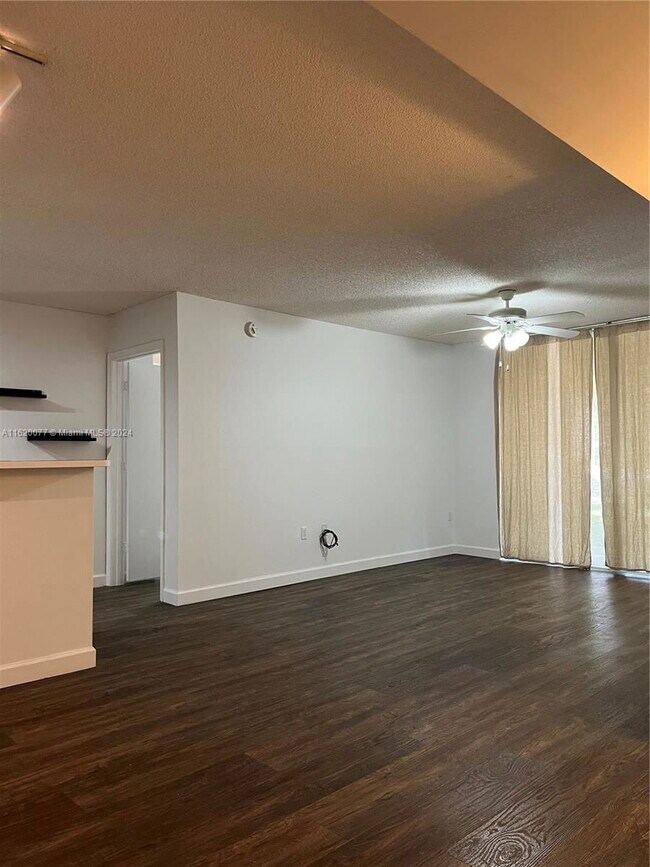 Foto del edificio - 2011 Renaissance Blvd