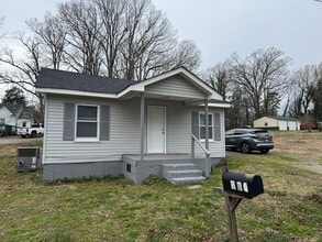 Building Photo - 105 Cherry St