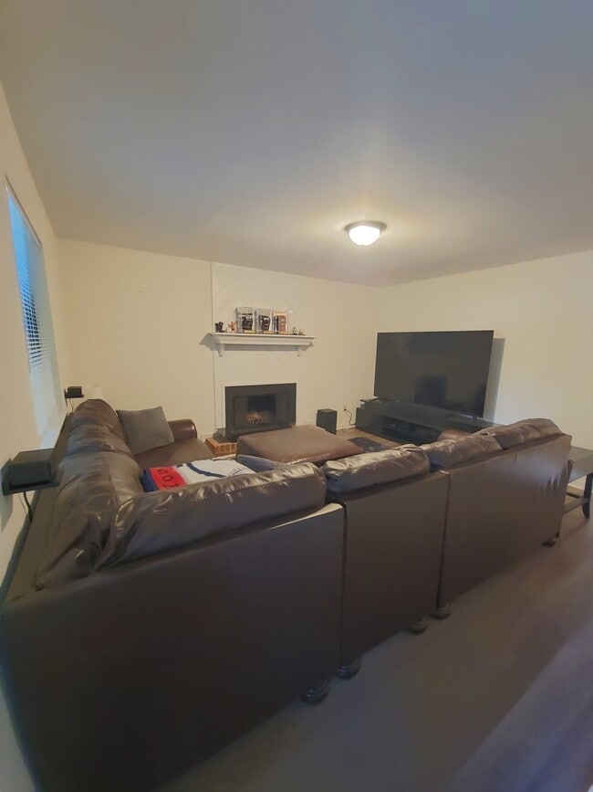 Building Photo - 102 Bramble Ct