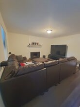 Building Photo - 102 Bramble Ct